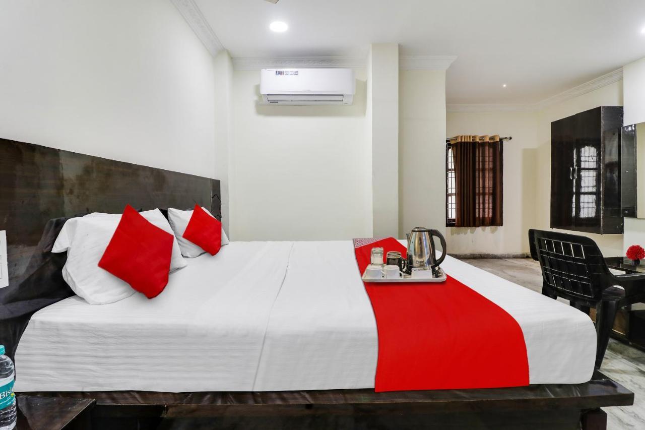 Oyo Dharani Grand Hotel Khammam Exterior foto