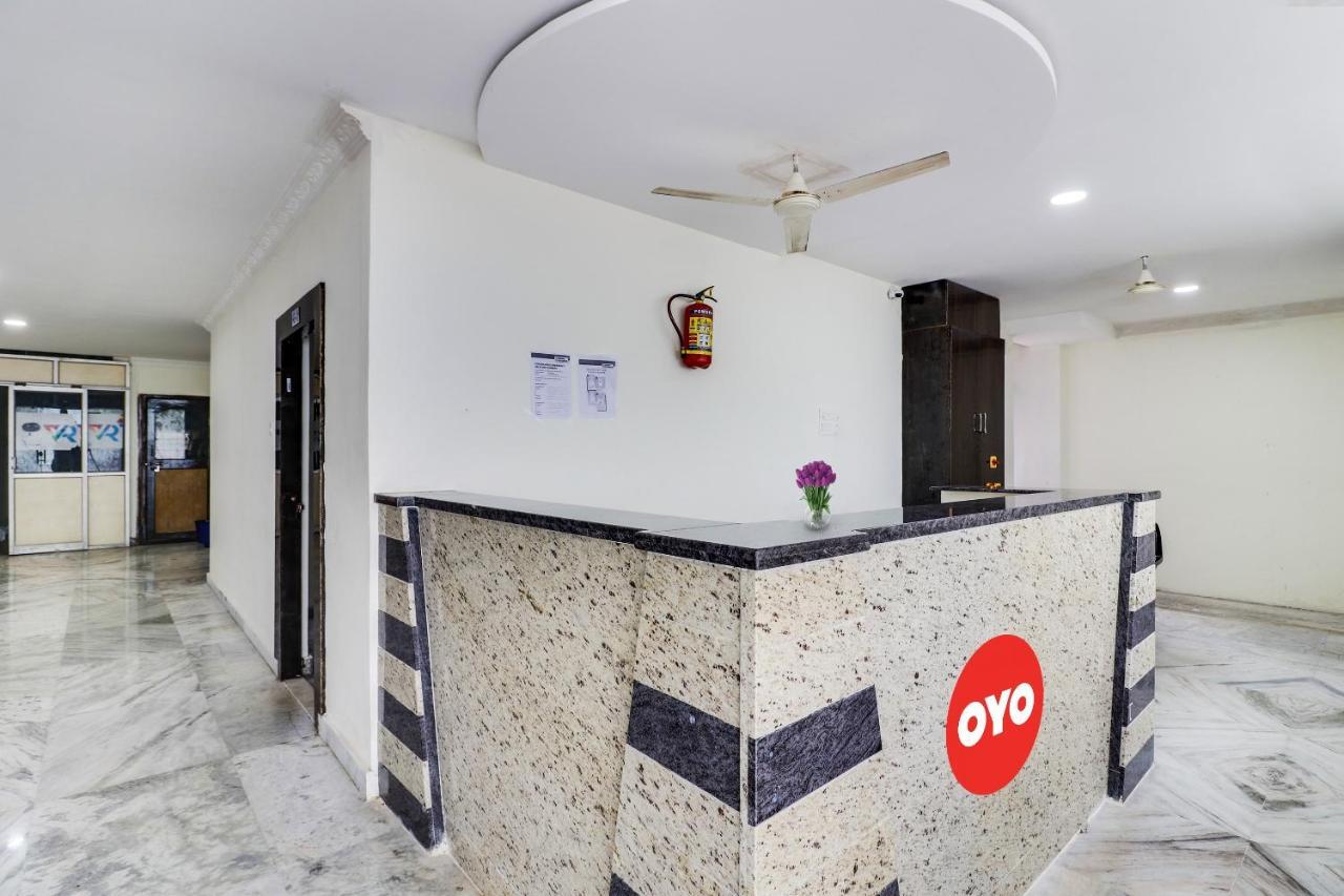 Oyo Dharani Grand Hotel Khammam Exterior foto