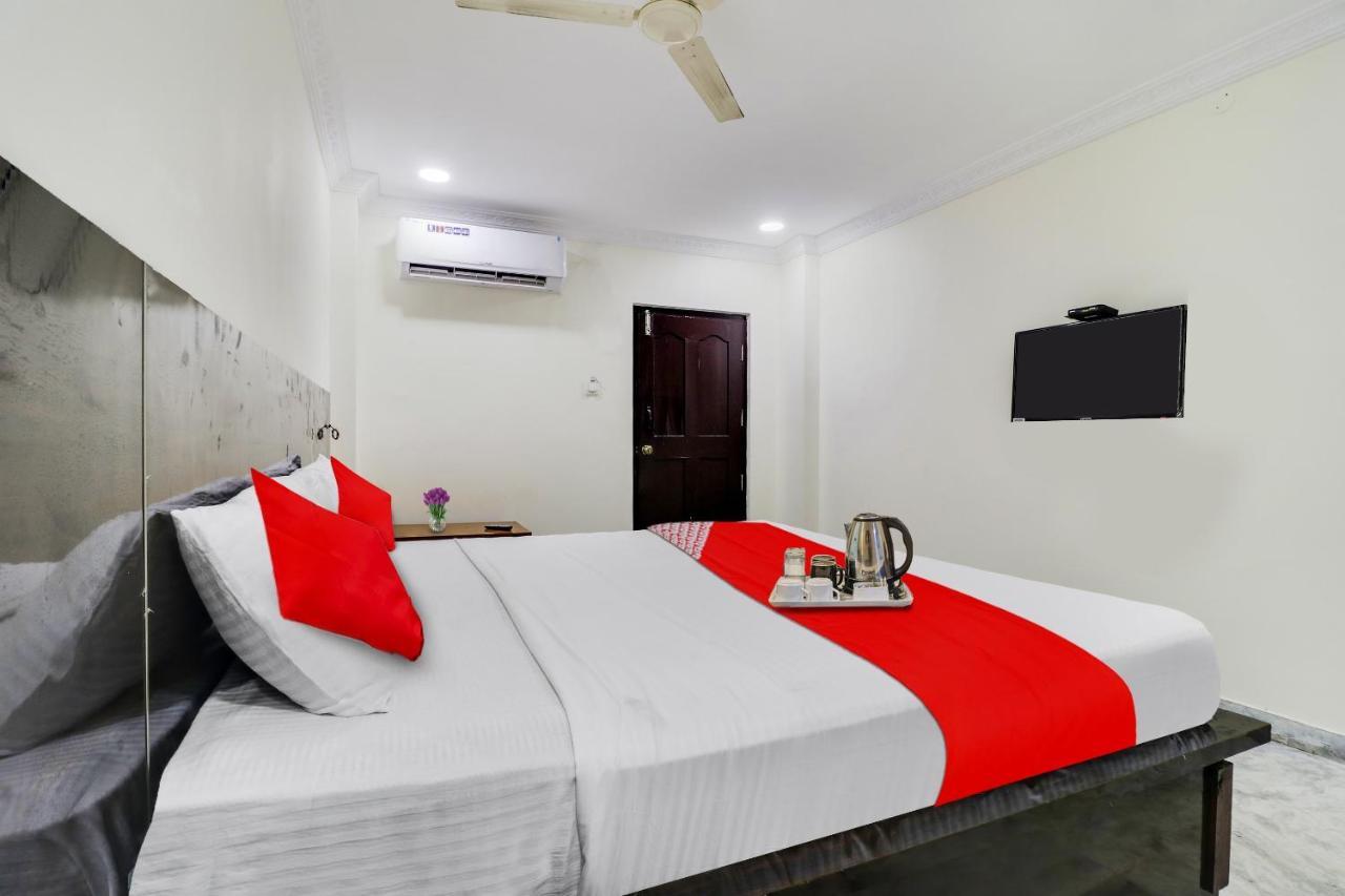 Oyo Dharani Grand Hotel Khammam Exterior foto